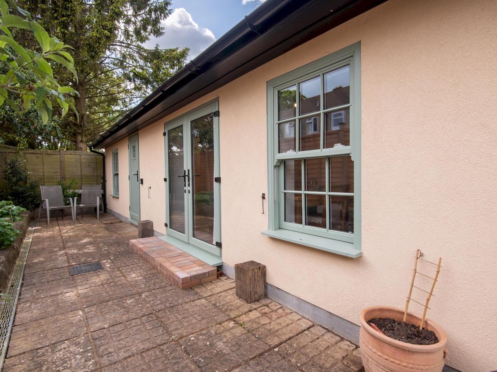 Pass The Keys Charming Garden Cottage With Parking Бат Экстерьер фото